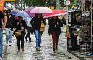  Chuva e queda de temperatura: chegada de frente fria muda o tempo na metade Sul do Paraná
